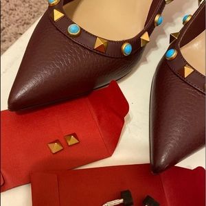 Like new Valentino rolling rockstuds pumps 7.5